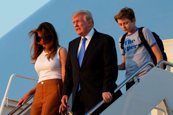 Меланія та Дональд Трамп із сином