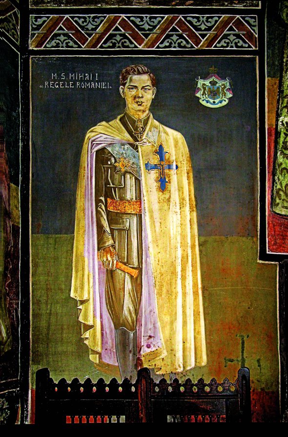 Образ румунського короля Міхая І зображений у чоловічому монастирі Симбета-де-Сус у Трансільванії. Міхай був одним із його засновників. За комуністів портрет короля замалювали вапном, щоб приховати. Відновили зображення наприкінці 1960-х