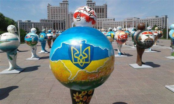 Казахи вибачились за творчість художників, які намалаювали карту України без Криму