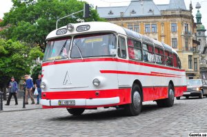 ЛАЗ 1961 года выпуска в центре Львова. Его сделали в этом городе 56 лет назад