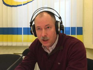 Україна має право сама вирішувати, яким способом звільняти свої території. В 2014 році колишній президент США Барак Обама саме акцентував на цьому увагу", - Олег Жданов.