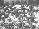 Первая смена детей лагеря "Артек" с основателем Зиновием Соловьевым в 1925 году