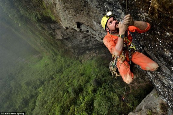  В Китае впервые исследована сеть пещер Эр Ван Дон