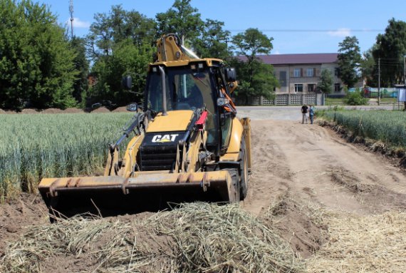 У Вінниці забудовники уже почали викорчовувати пшеницю на землі, яку відміряли для майбутніх поховань.