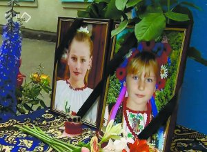 Лілія Гаврищук (ліворуч) та Єлизавета Радчук із села Глушки Білоцерківського району на Київщині після репетиції шкільного концерту пішли на річку. Потонули на очах у подруги