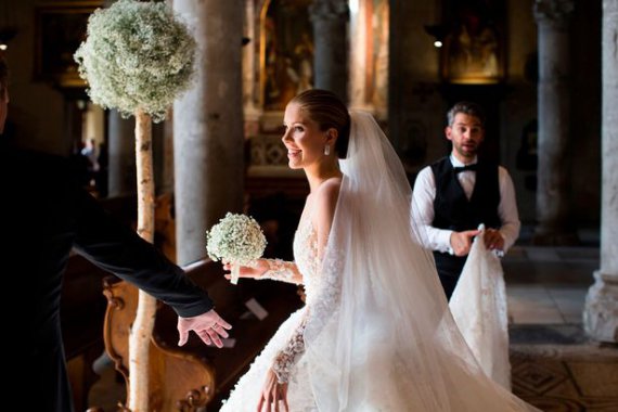 Донька власника австрійської компанії Swarovski, Вікторія Сваровські вийшла заміж за німецького бізнесмена Вернера Мурза. Весілля святкували в Італії протягом трьох днів