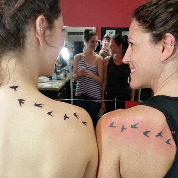 Парні татуювання матері і доньки