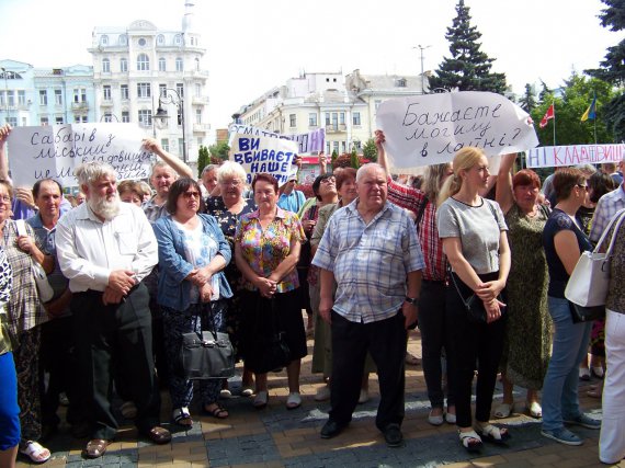Мітинг біля Вінницької міської ради проти нового кладовища біля мікрорайону Сабарів
