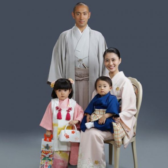 Кобаяши с семьей