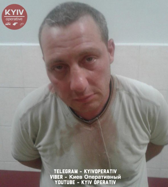 Мужчина ударил военнослужащего ножом