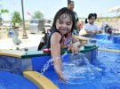 В США открыли первый в мире аквапарк для детей с инвалидностью