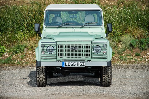 Мистер Бин выставил на аукцион свой Land Rover Defender