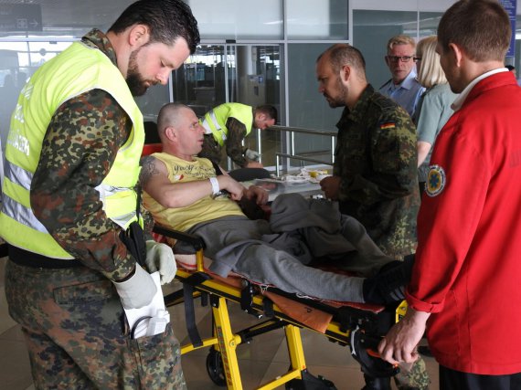 14 раненых военнослужащих - участников АТО отбыли на лечение в Германию