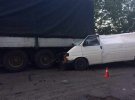 Водій “Volkswagen T4” розбився об “МАN”. Чоловік вижив, а 2 пасажири загинули миттєво