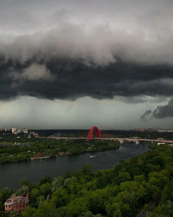 Москву накрыл сильный ливень с градом