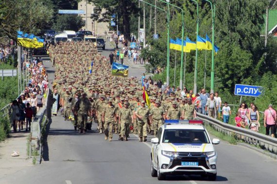 Артиллерісти з 30 бригади повернулися додому. Вперше з початку АТО. Фото: www.1.zt.ua