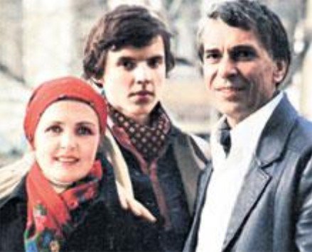 Ада Роговцева із чоловіком і сином