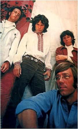 Солист группы "The Doors" одел вышиванку