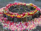 Цветочные композиции: на фестивале любви показали 30000 роз