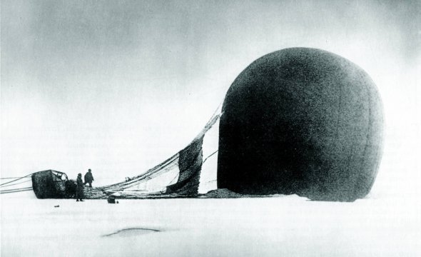 Повітряна куля Саломона Андре після падіння. Фото Нільса Стріндберґа