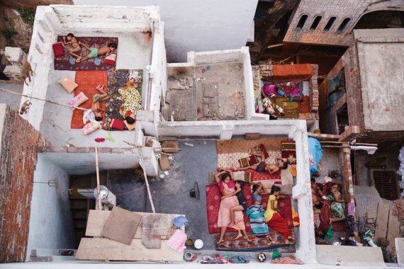 Друге місце в категорії "Люди": "Сни на даху", Варанасі, Індія. Фотограф: Ясмін Мунд