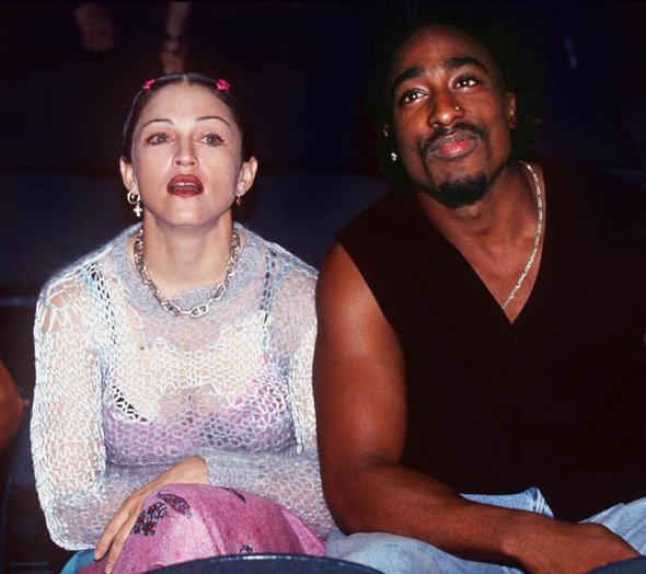 Мадонна и Тупак Шакур познакомились в марте 1993 года. встречались год