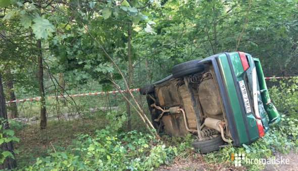 Грузовик протаранил автомобили, на которых приехали застройщики в поселок Водогон Оболонского района столицы