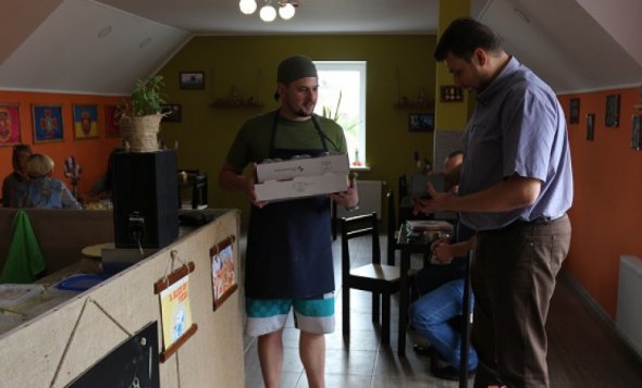 Учасник АТО відкрив піцерію "ArmAto PIZZA". Фото: vn.depo.ua