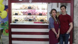 В 2017 году Алексей и Светлана Соколовы выиграли грант. За полученные 195 000 гривен купили все необходимое оборудование для изготовления пончиков. Фото: радио "Свобода"