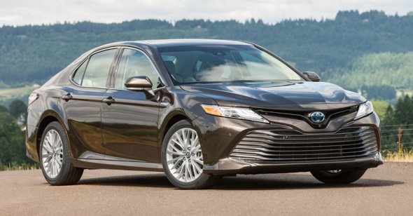 Новий бізнес-седан Camry з'явиться у продажу на вітчизняному ринку наприкінці 2017 року