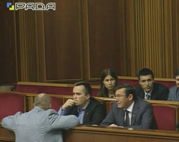Генпрокурор Юрий Луценко и руководитель САП Назар Холодницкий пришли в парламент.