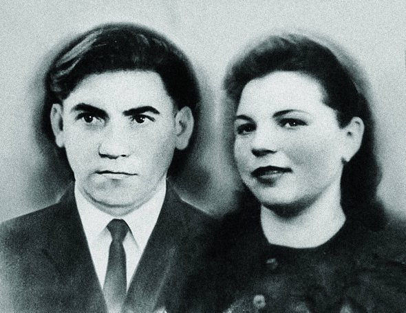 Марія Хованець із чоловіком Іваном на фото 1960-х. У шлюбі вони прожили 49 років. Івана Ільковича не стало 2004-го