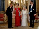 Испанская монаршая семья встретилась с английской королевой