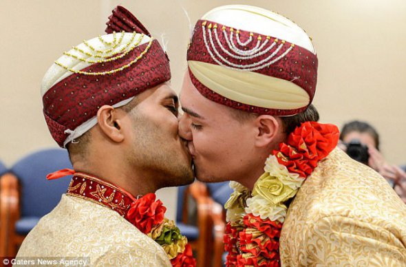 Впервые в истории Великобритании мусульманская гей-пара сыграла свадьбу