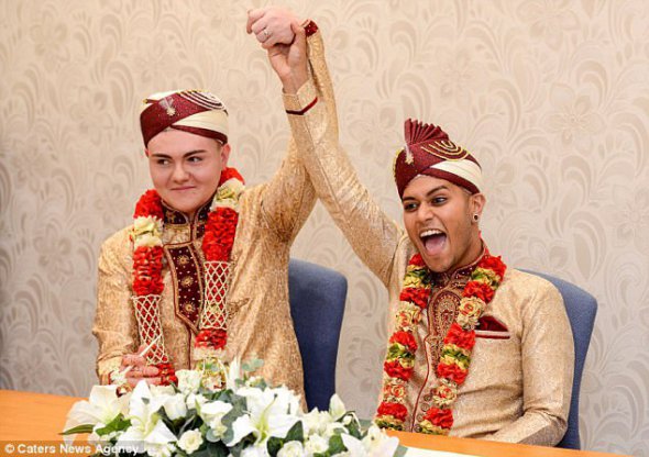 Впервые в истории Великобритании мусульманская гей-пара сыграла свадьбу
