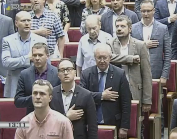 Присутні на закритті шостої сесії Верхоної Ради народні депутати