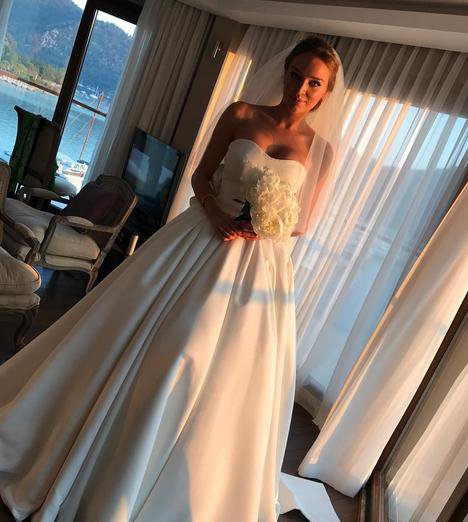 Сукня коштувала 230 тис. грн.