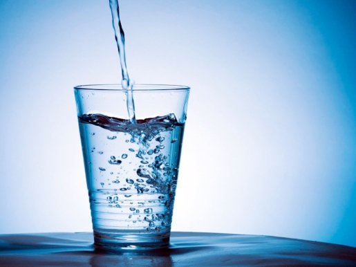 Вода в достатній кількості вбереже від карієсу та хвороб ротової порожнини