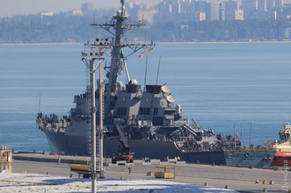 Американський есмінець DDG64 Carney