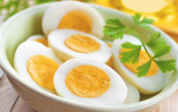 В яйцах полезные жиры - в желтке