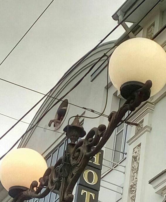 п’яний чоловік виліз на дах філії Нацбанку у Вінницькій області і перерізав собі вени