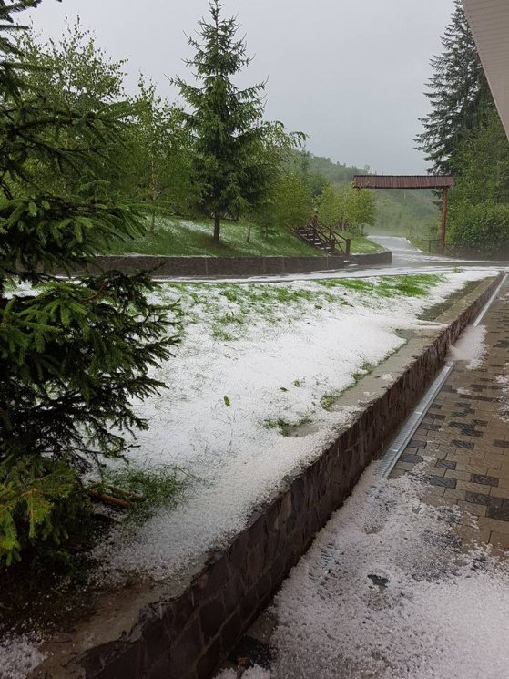 Снег в середине лета на Закарпатье