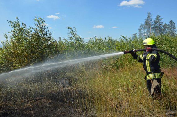 Гасіння пожежі на полігоні під селищем Гвардійське