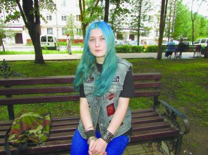 Галина Чубата пофарбувала волосся півроку тому. За це у школі її називали ”Синя”.