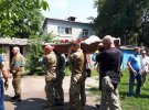 Труну розстріляного бійця військовики несли на руках