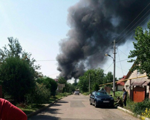 Місцеві мешканці говорять, що горить паливо 