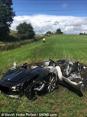 Британец разбил новый суперкар Ferrari через час после покупки