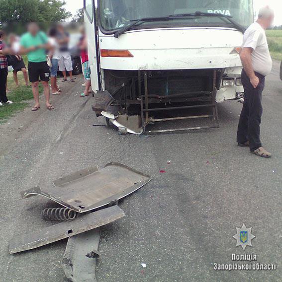 Пасажирський автобус не витримав безпечну відстань руху