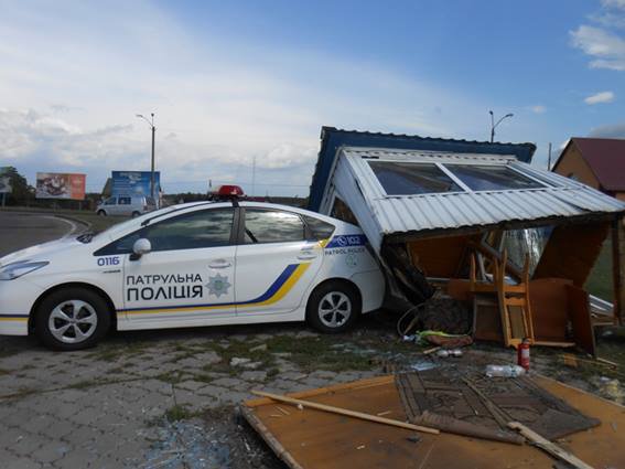 Зіштовхнулися автобус і легковик