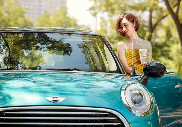 Китайський блогер продала 100 MINI за 4 хвилини